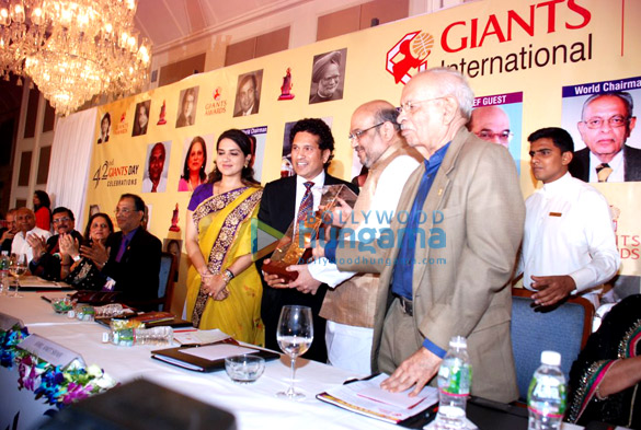 helen sachin tendulkar at giant awards 3