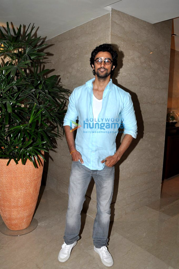 purab kohli tara sharma at footsteps goods fund raiser event 6