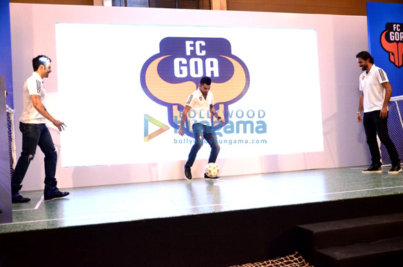 varun dhawan unveils fc goa look for indian super league 8