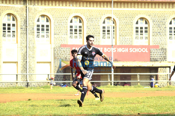 dino morea others snapped playing football 2