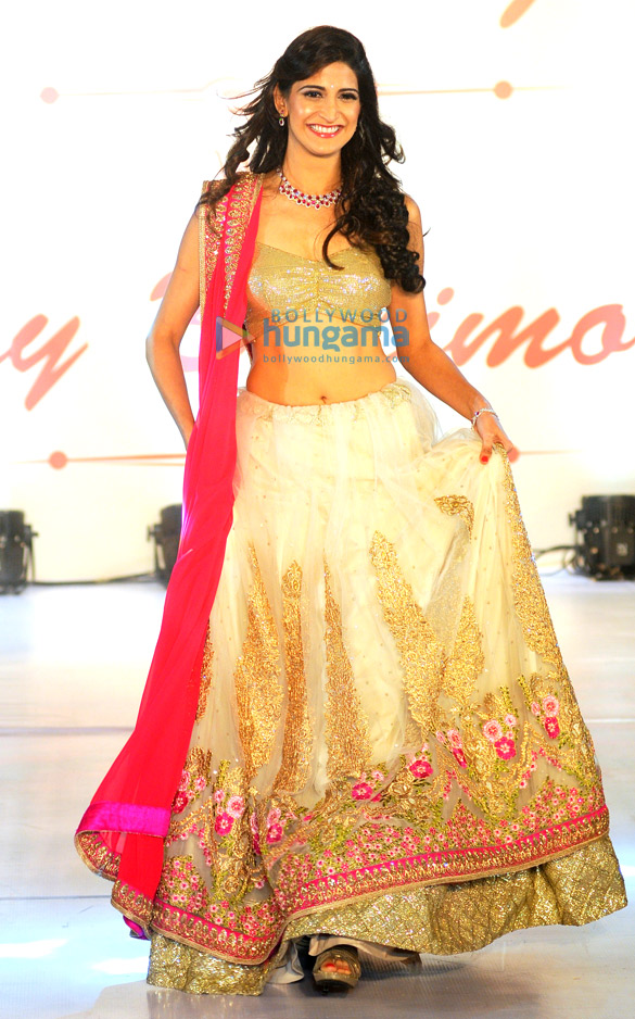 amy billimoria presented her exuberant and classy collection the wedding day 23