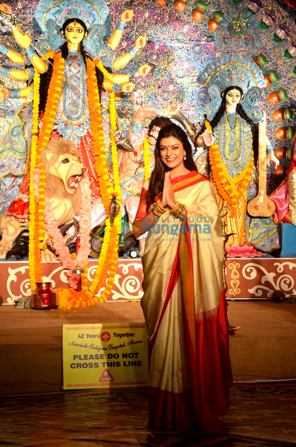 sushmita sen attends durga pooja 3