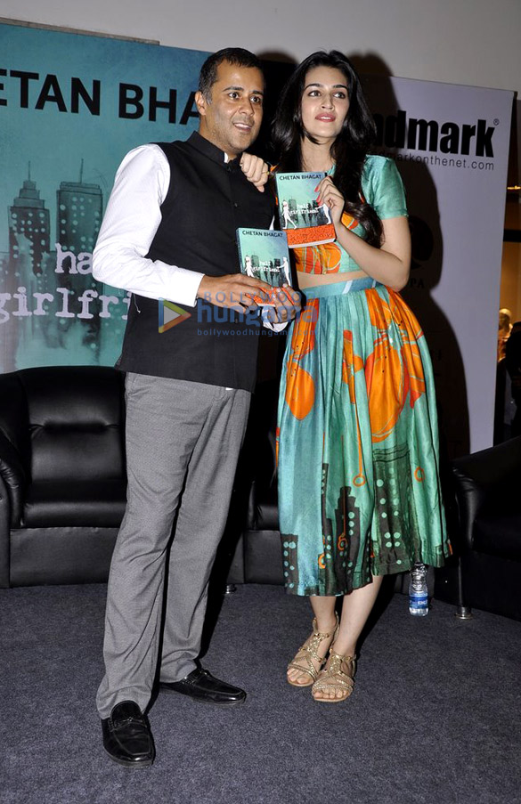 kirti sanon ekta kapoor at the launch chetan bhagats new book half girlfriend 3