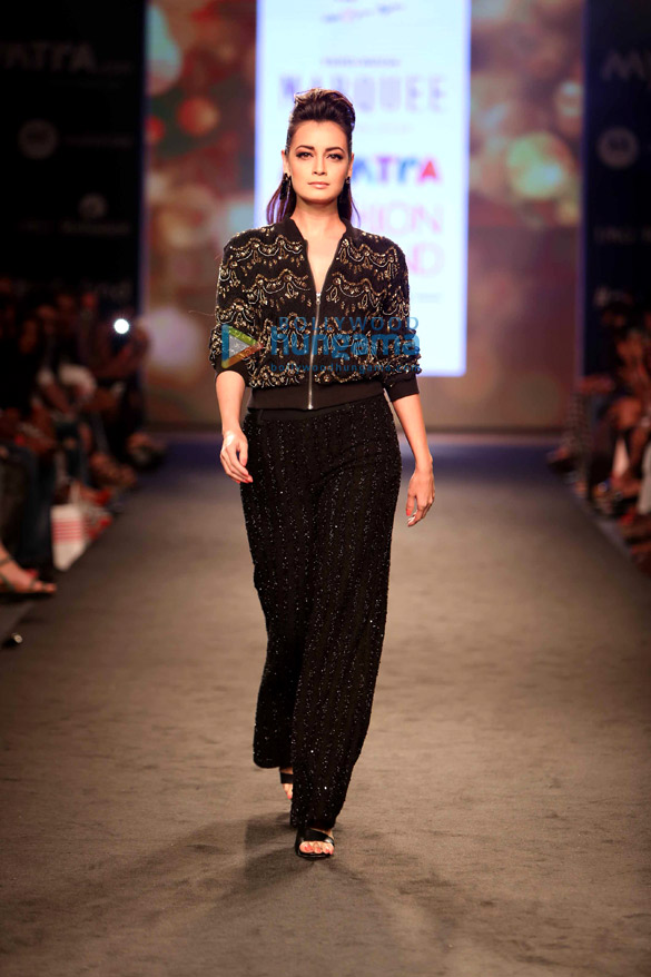 dia mirza sushmita sen walks at myntra fashion weekend 2014 2