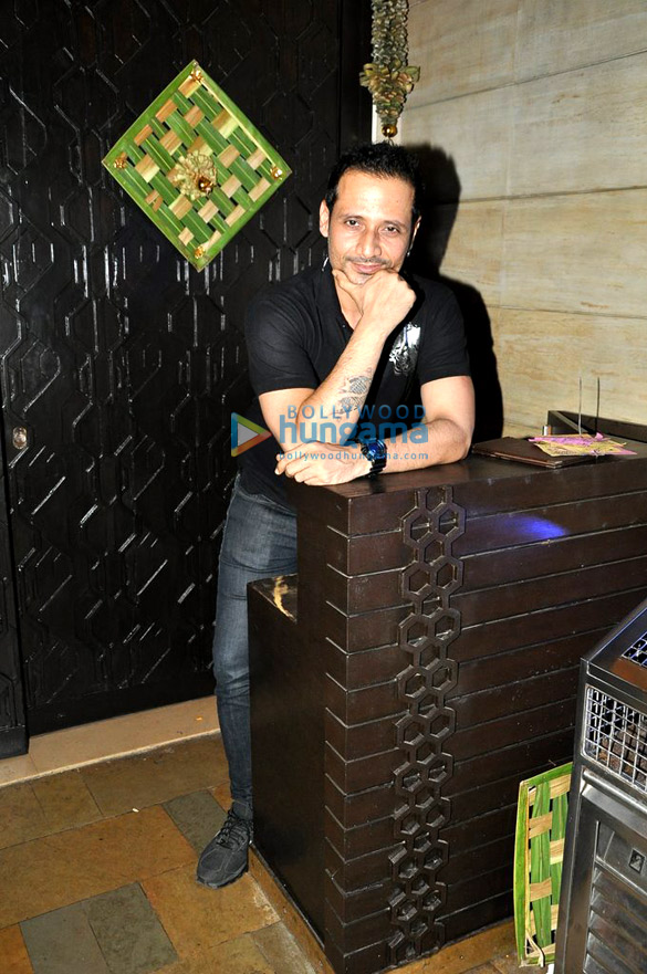 ayesha jhulka snapped with mini mathur 7
