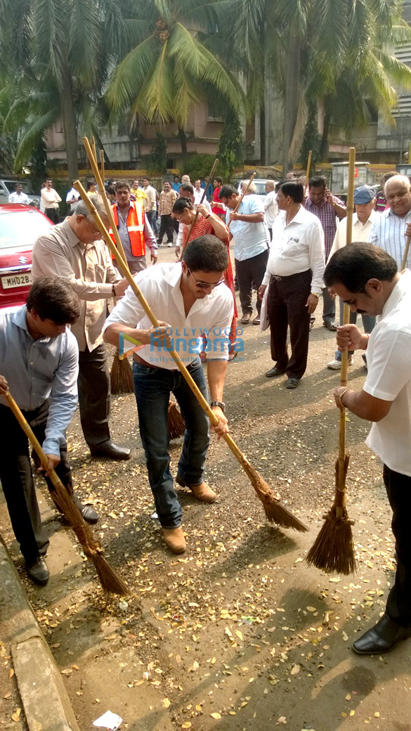 shreyas talpade at the swach bharat abhiyaan 4