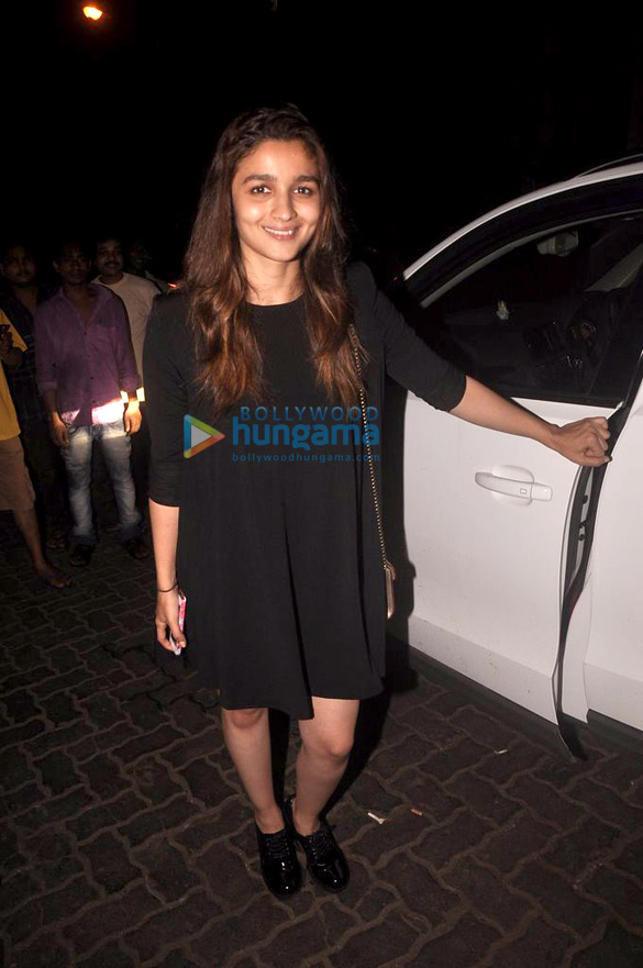 alia bhatt snapped at pali cafe 2
