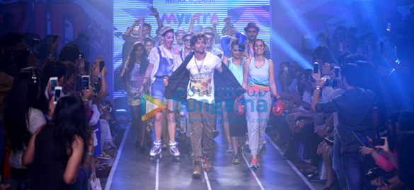 hrithik roshan walks for hrx at myntra fashion weekend 2014 finale 8