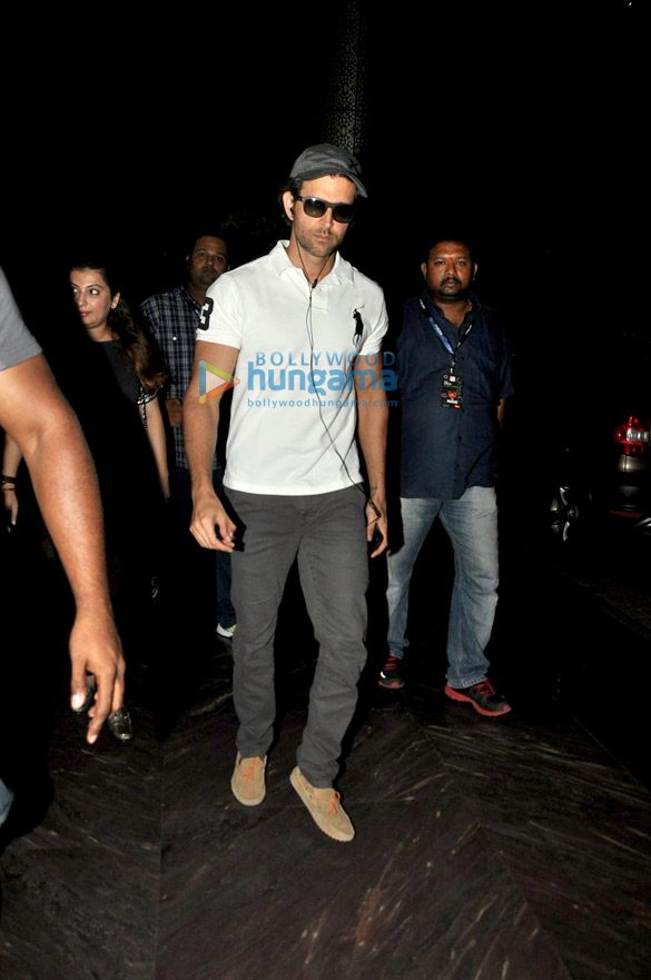 hrithik roshan snapped at a suburban hotel 8