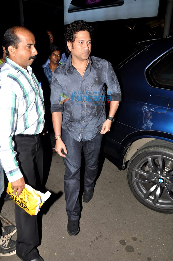sachin tendulkar snapped with his wife at the airport 6