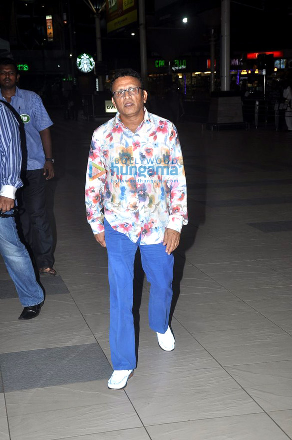 amitabh bachchan lisa haydon annu kapoor snapped at the domestic airport 4