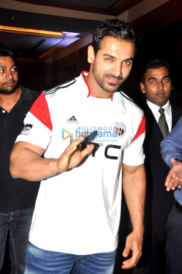 john abraham unveils new htc mobiles 9