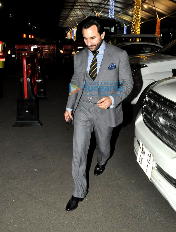 saif ali khan kareena kapoor khan aamir khan snapped while returning from delhi 6