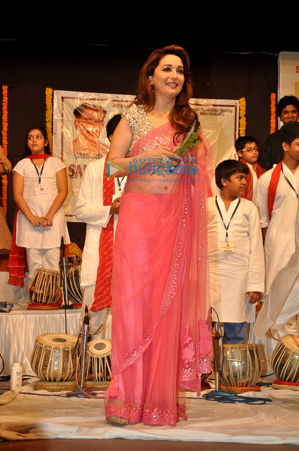 madhuri dixit snapped with kids 3