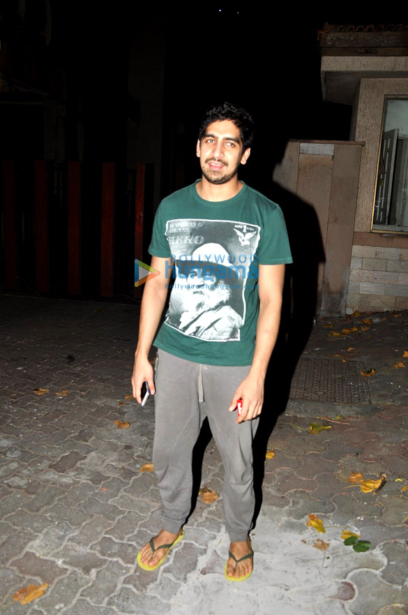 ayan mukerji snapped in bandra 3