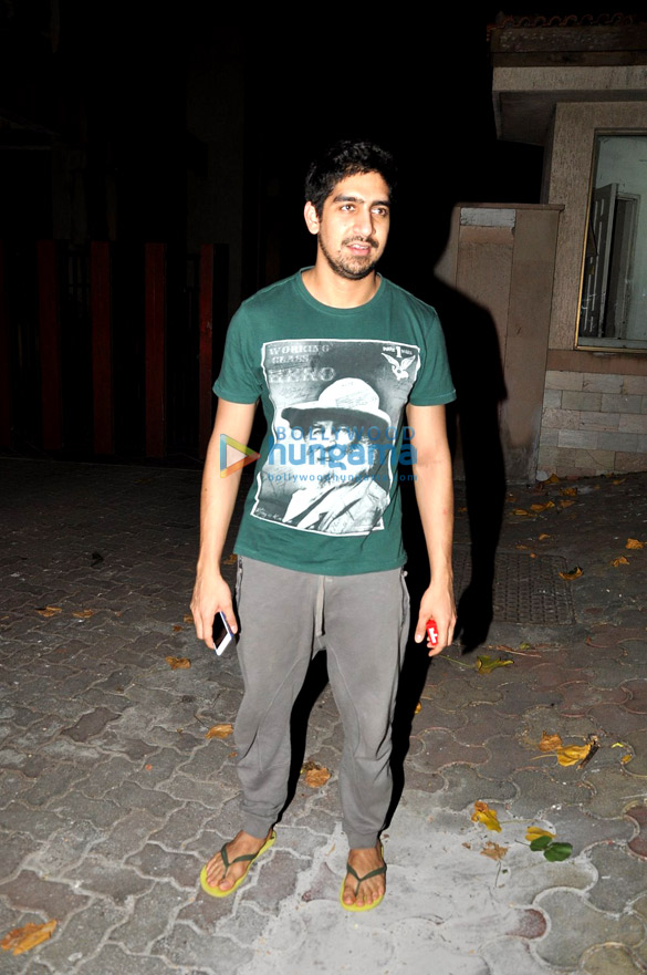 ayan mukerji snapped in bandra 4