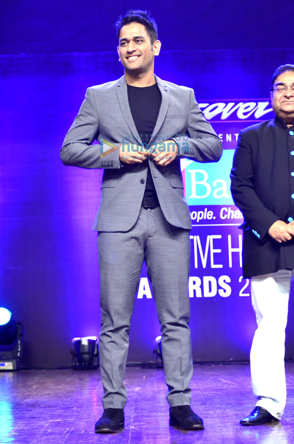 mahendra singh dhoni graces the positive health awards 2014 4