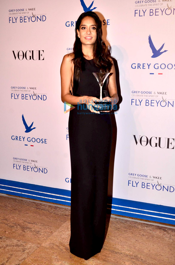 kareena kapoor khan hrithik roshan and others grace grey goose indias fly beyond awards 4