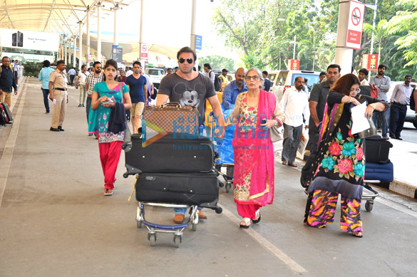 arpita khans family snapped at airport 2