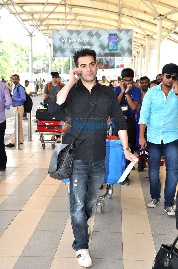 arpita khans family snapped at airport 4