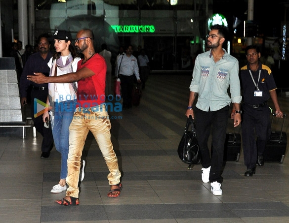 anushka sharma virat kohli snapped at the domestic airport 2