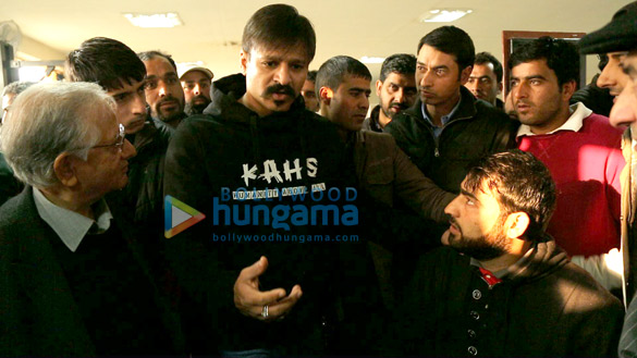 vivek oberoi initiates a programme to rebuild a hospital and a school in srinagar 3