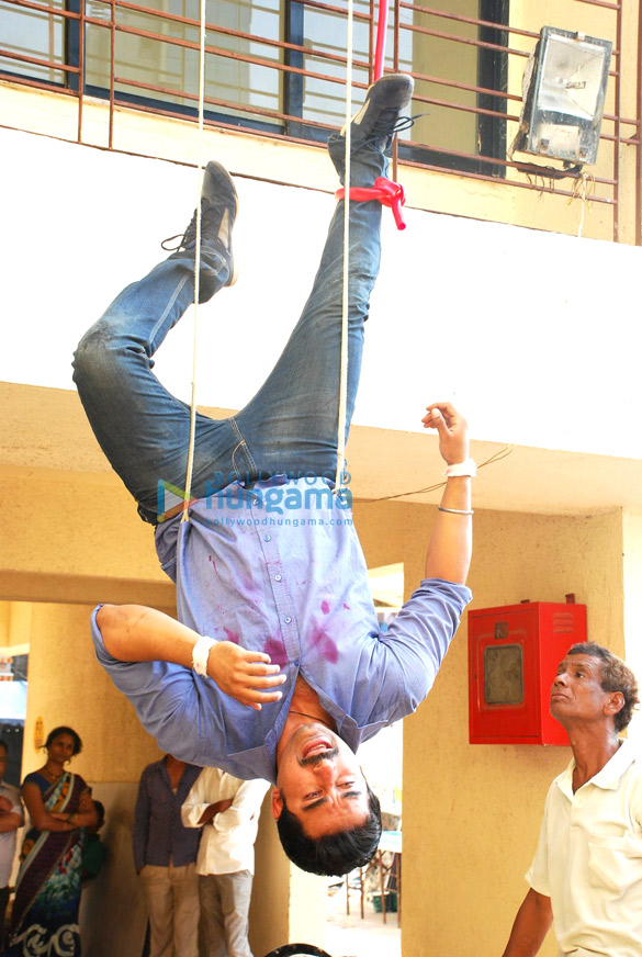 rannvijay singh conducts stunt for his show 4