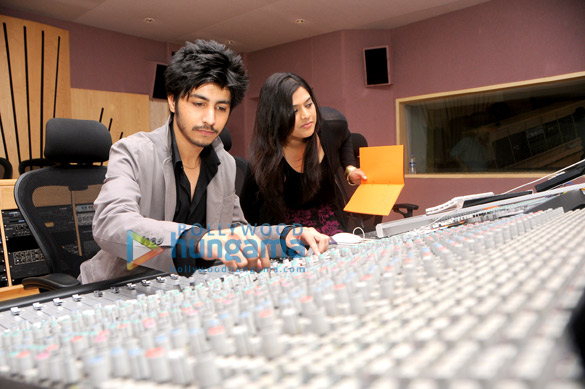 arjuna harjai records a song with sunidhi chauhan 3