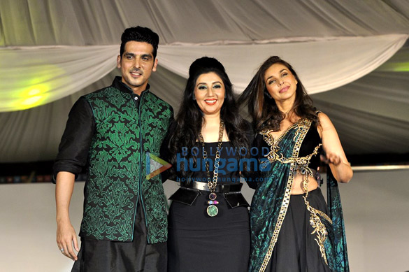 zayed khan lisa ray walk for welingkars tribute fashion show 5