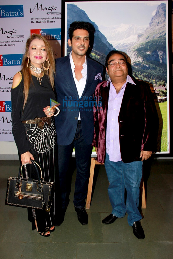 zayed khan graces the piramal art gallery for dr batras event 8