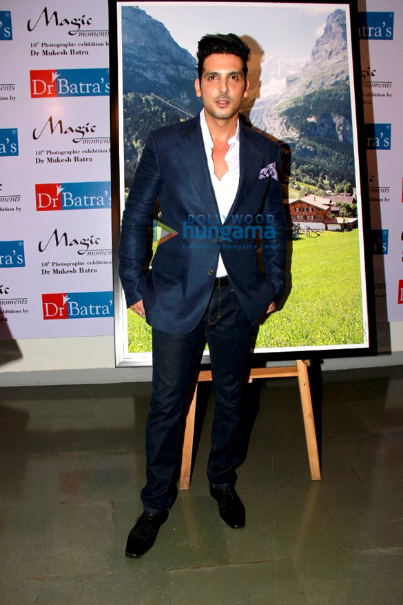 zayed khan graces the piramal art gallery for dr batras event 9
