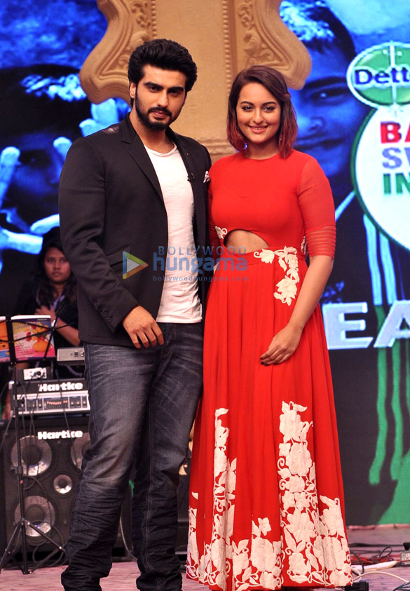 amitabh bachchan hosts the ndtv dettol banega swachh india cleanathon 8