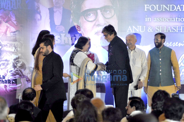 amitabh bachchan receives 2nd yash chopra memorial award 2