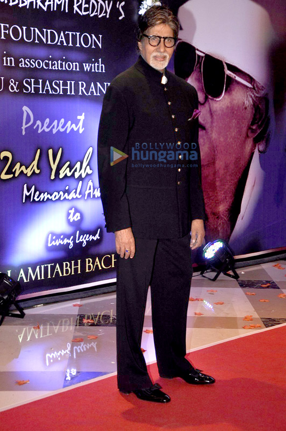 amitabh bachchan receives 2nd yash chopra memorial award 4