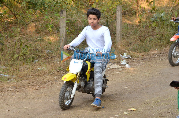 salman khan and family snapped enjoying bike rides at his panvel farm house 5