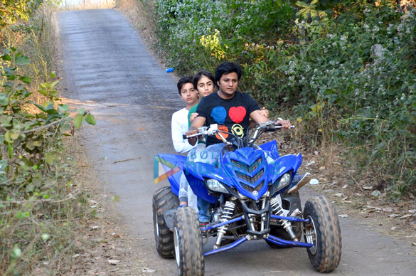 salman khan and family snapped enjoying bike rides at his panvel farm house 9