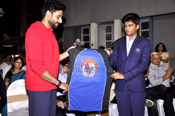 abhishek bachchan launches multi sport court of jamnabai narsee school 3