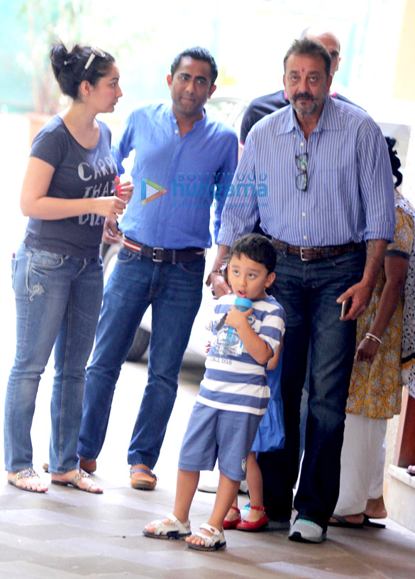 sanjay dutt leaves for jail after 14 day parole leave 4
