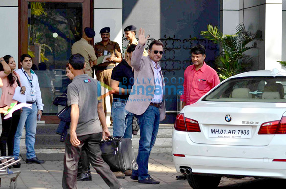 hrithik roshan jacqueline fernandez huma qureshi other leave for saifai maha utsav fest 7