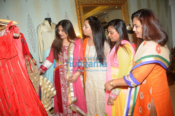 amy billimoria celebrating 40th anniversary of zalawadi mahila mandal and zalawadi sabha 4