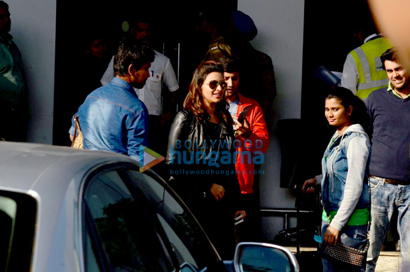 hrithik roshan jacqueline fernandez parineeti chopra other arrive from saifai festival 4