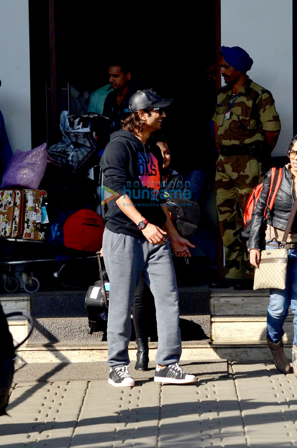 hrithik roshan jacqueline fernandez parineeti chopra other arrive from saifai festival 6