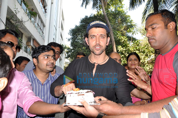 hrithik roshan celebrates birthday with family with a puja at his new residence 2
