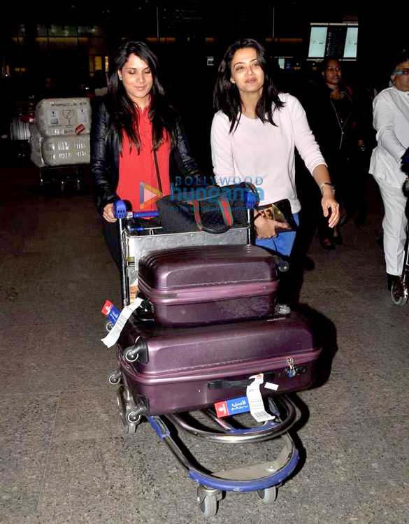 richa chadda and surveen chawla snapped returning from dubai 5