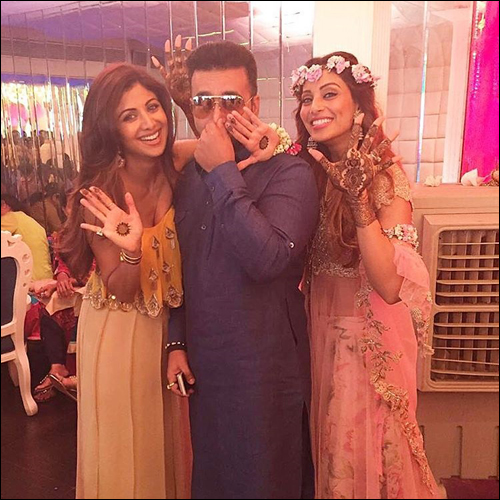 check out bipasha basu karan singh grover at their mehendi ceremony 3