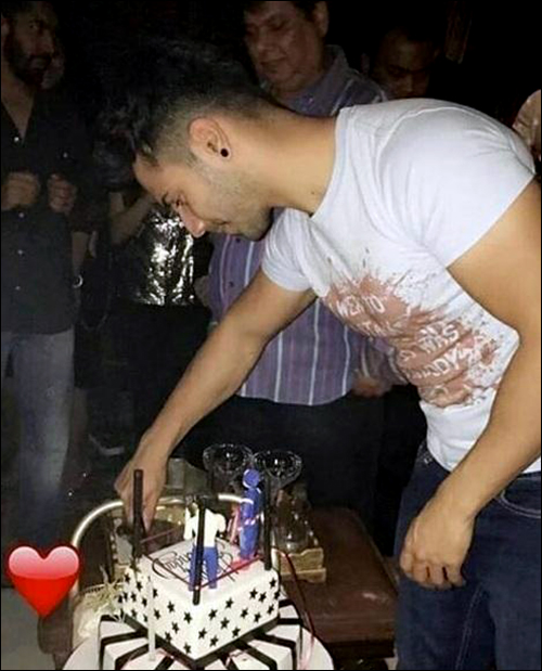 check out varun dhawan celebrates his birthday in style 2