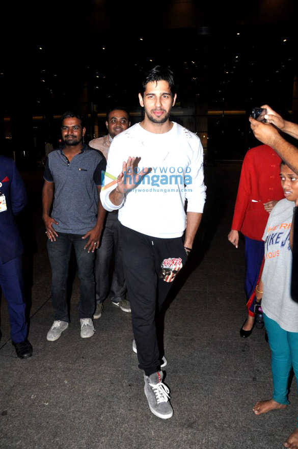 sidharth malhotra arrives from london 6