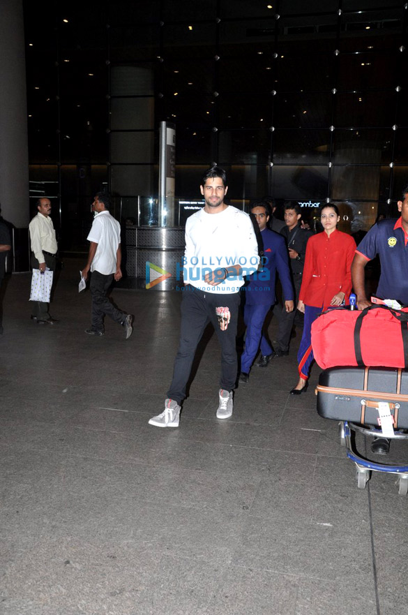 sidharth malhotra arrives from london 2