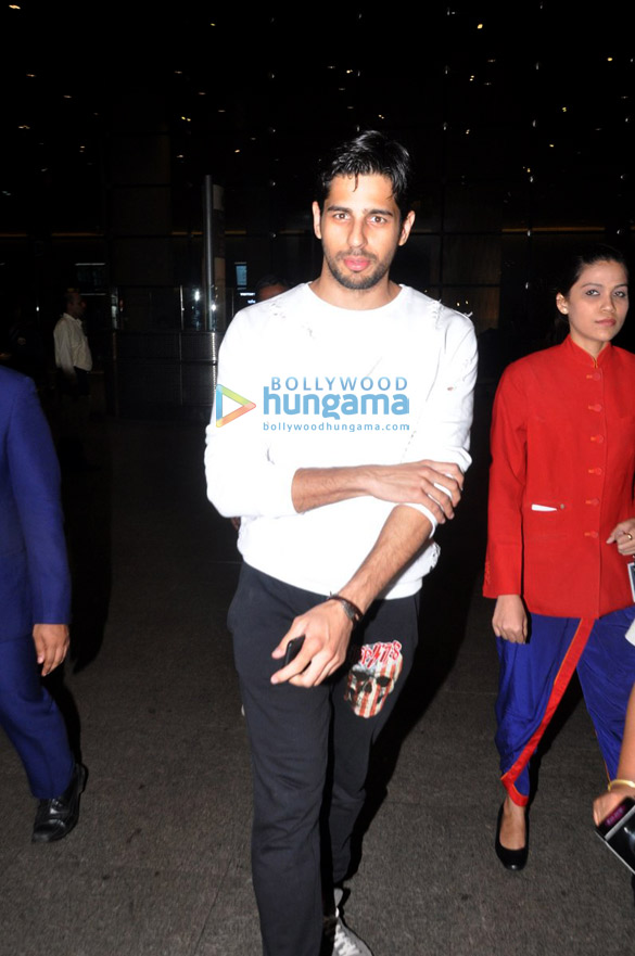 sidharth malhotra arrives from london 4