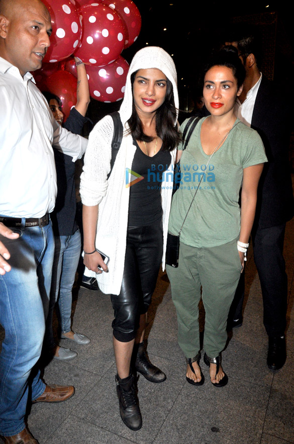 priyanka chopra arrives at the international airport 2